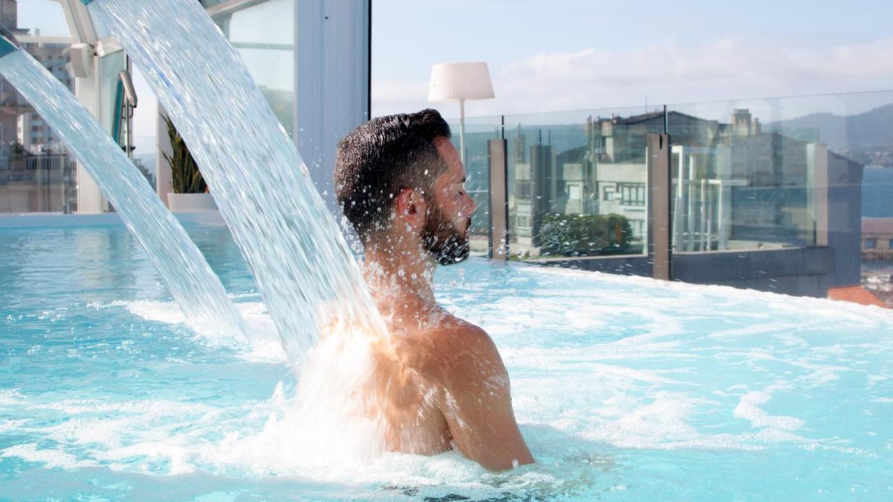 โรงแรมกรัน นาการิ บูติคแอนด์สปา วิโก ภายนอก รูปภาพ A man in a spa