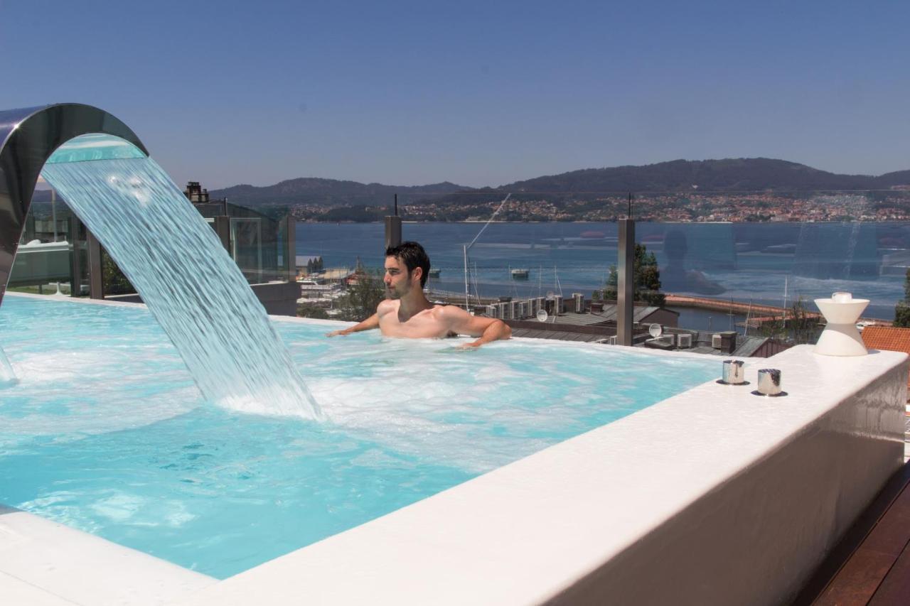 โรงแรมกรัน นาการิ บูติคแอนด์สปา วิโก ภายนอก รูปภาพ A man in a spa
