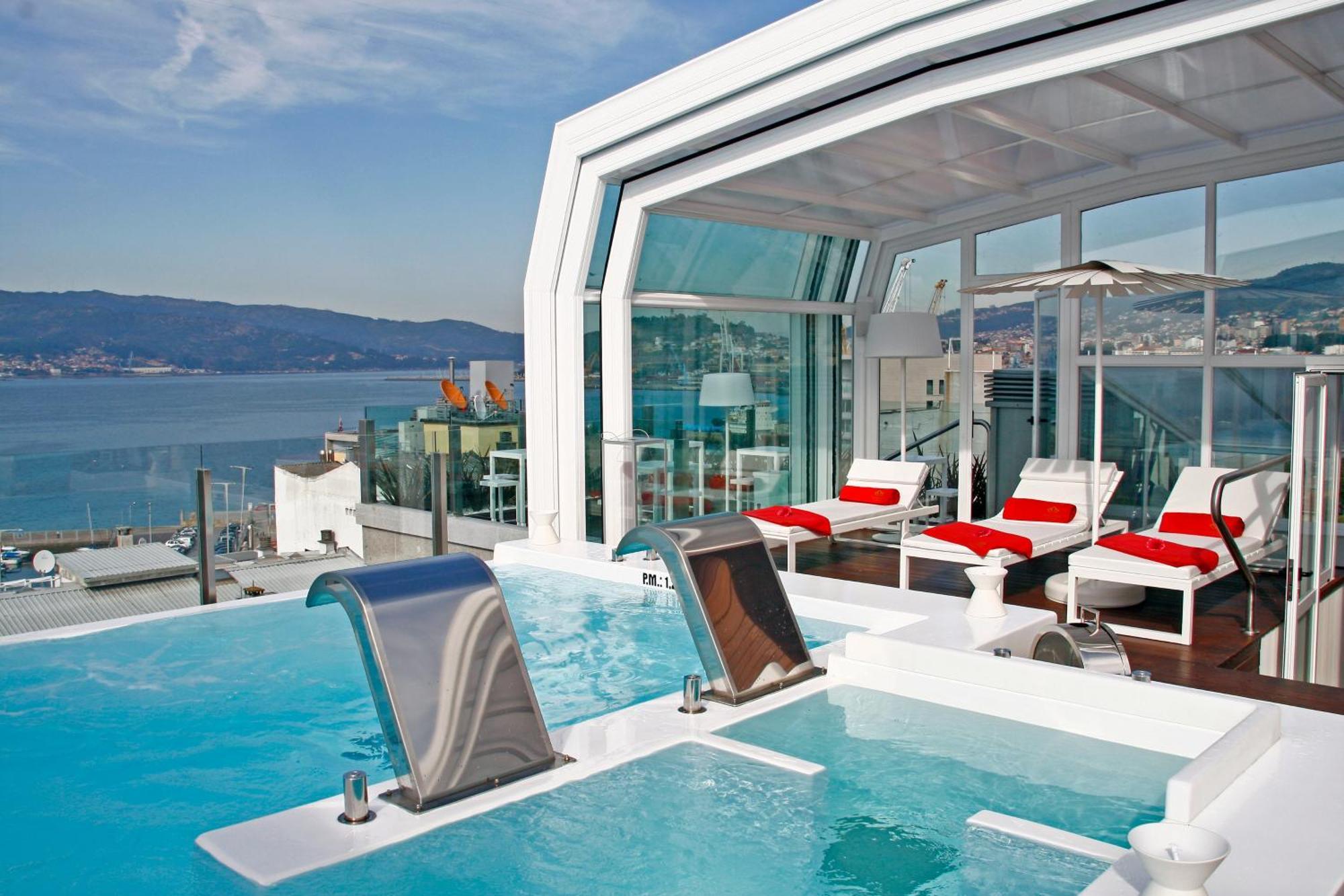 โรงแรมกรัน นาการิ บูติคแอนด์สปา วิโก สิ่งอำนวยความสะดวก รูปภาพ The rooftop pool at the Hotel Alexandra