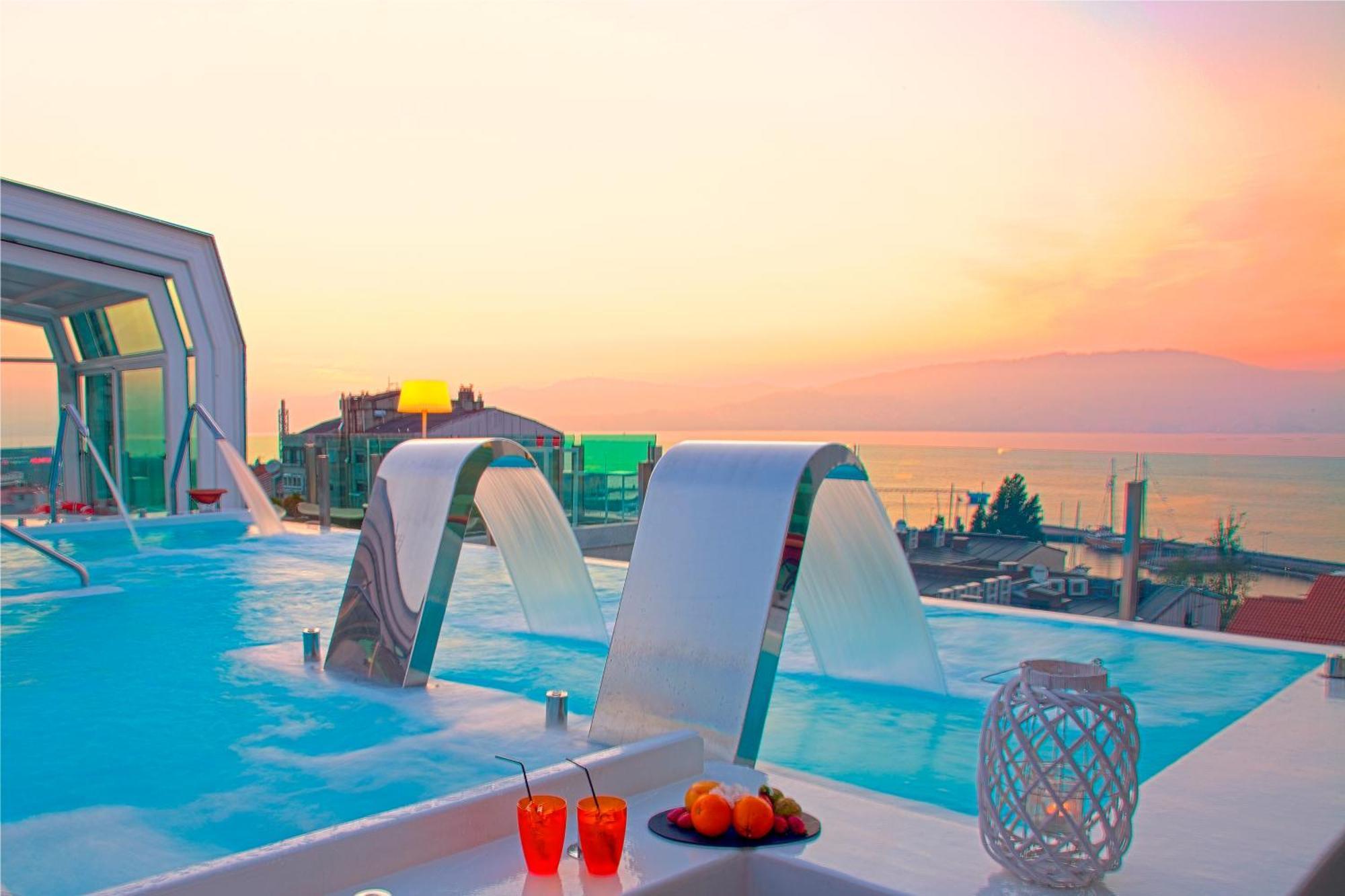 โรงแรมกรัน นาการิ บูติคแอนด์สปา วิโก ภายนอก รูปภาพ The pool at the hotel