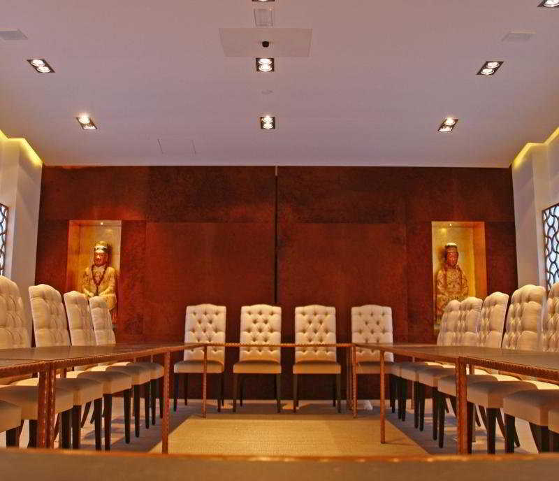 โรงแรมกรัน นาการิ บูติคแอนด์สปา วิโก ภายนอก รูปภาพ The meeting room of the Supreme Council of the Armed Forces
