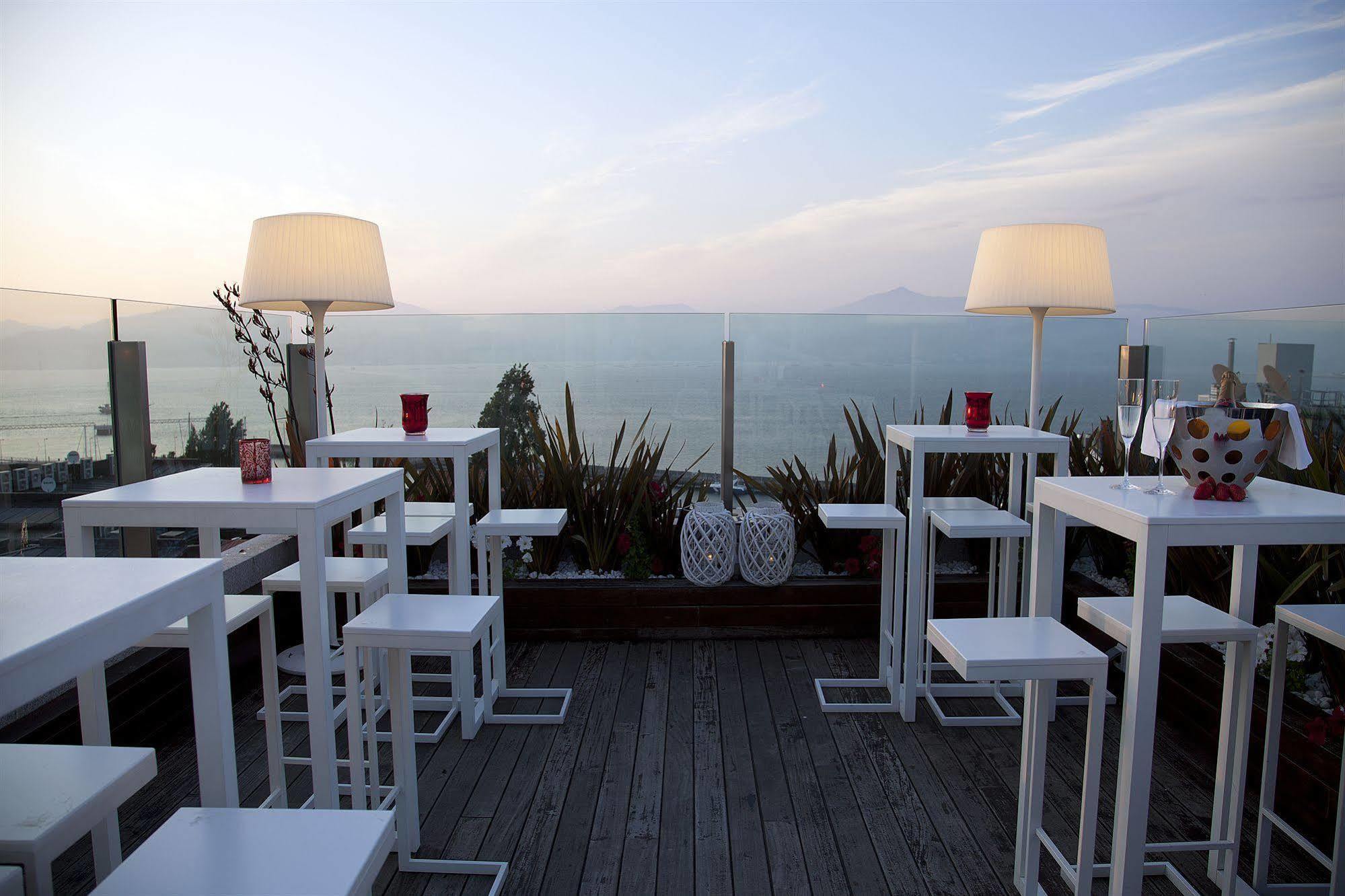 โรงแรมกรัน นาการิ บูติคแอนด์สปา วิโก ภายนอก รูปภาพ The Sky Bar