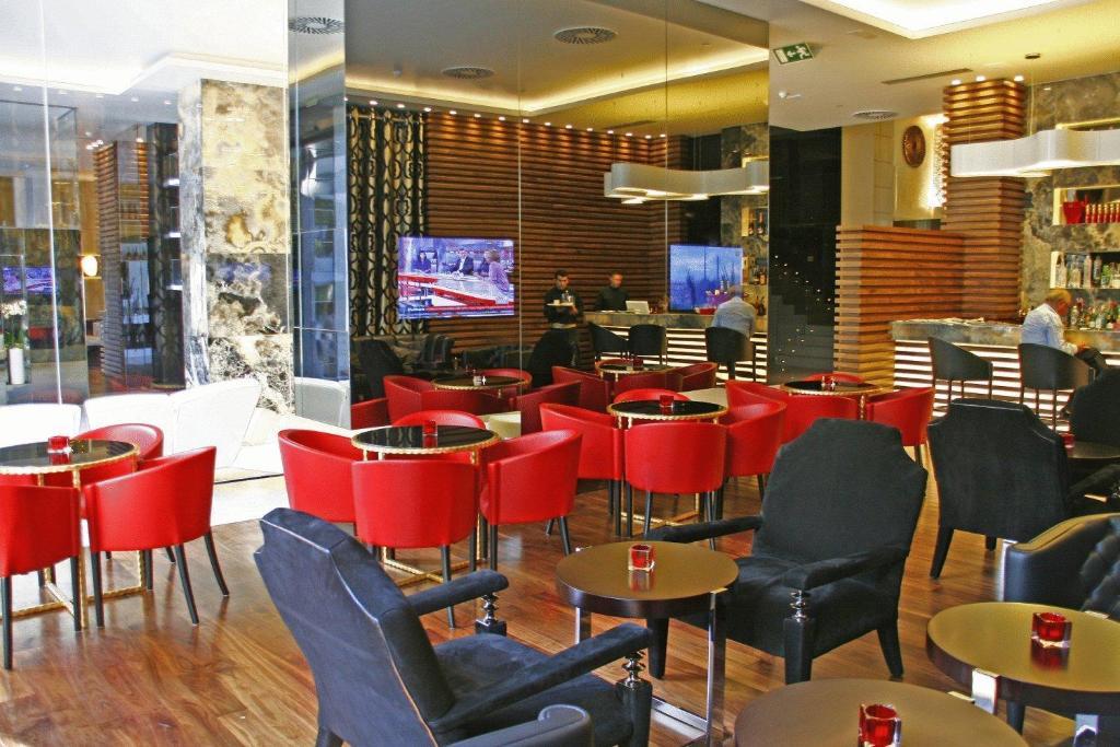 โรงแรมกรัน นาการิ บูติคแอนด์สปา วิโก ร้านอาหาร รูปภาพ The lounge at the airport