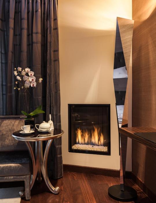 โรงแรมกรัน นาการิ บูติคแอนด์สปา วิโก ภายนอก รูปภาพ A fireplace